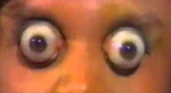 Mujer con los ojos más grandes