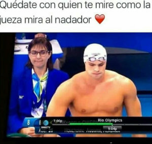 Quedate con quien te mire asi
